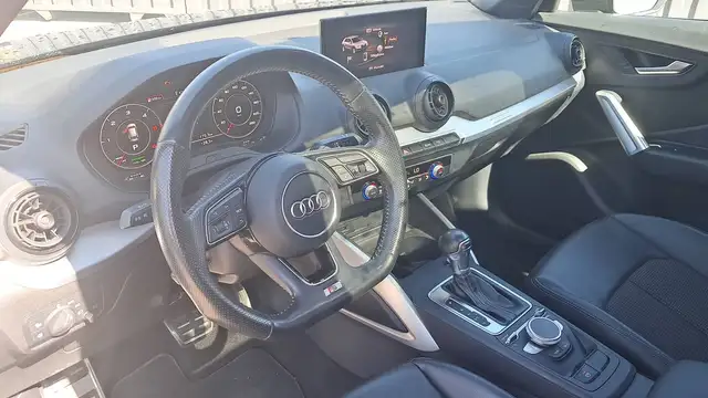 Audi Q2 view 8
