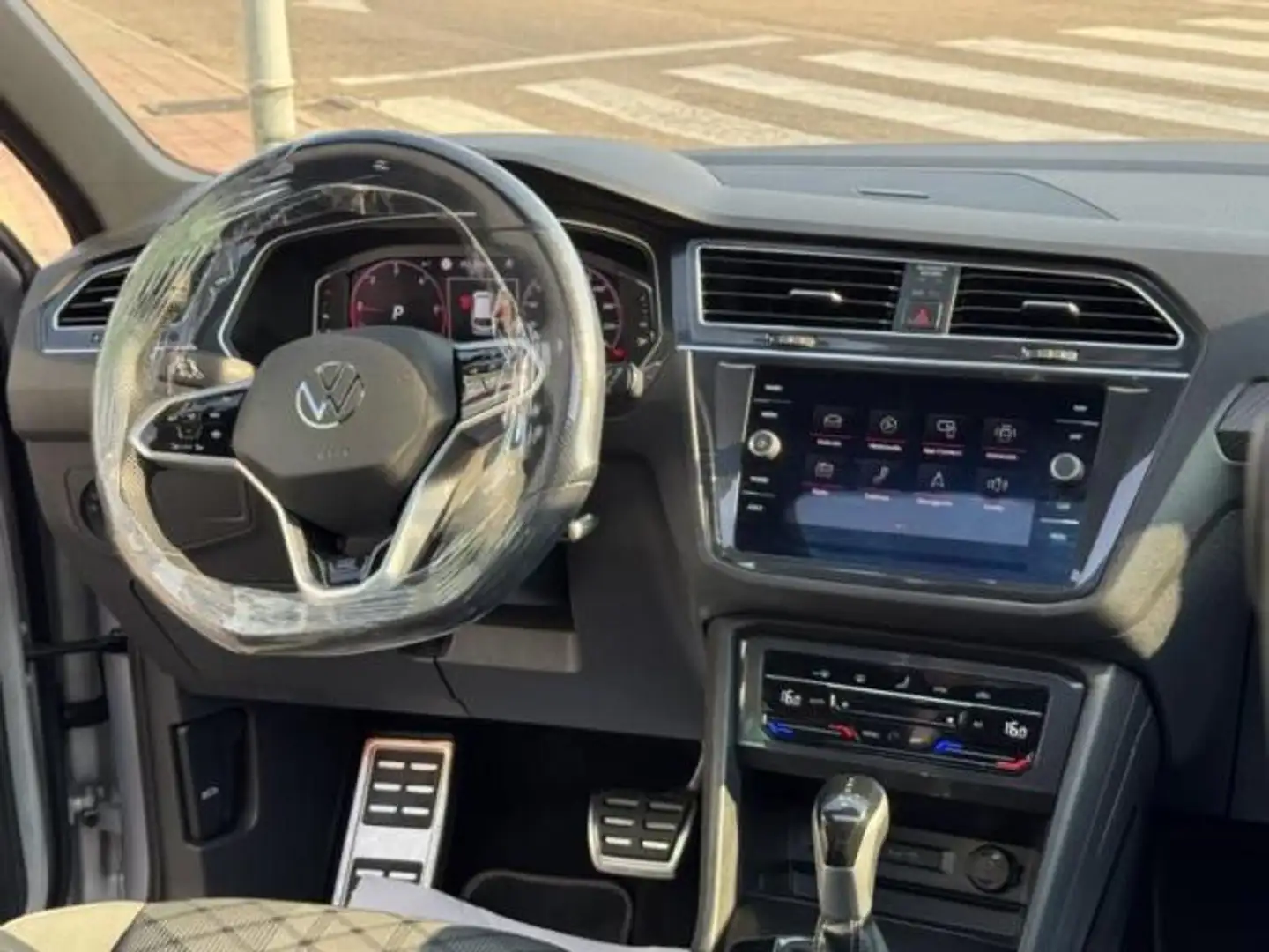 Volkswagen Tiguan 2.0TDI R-Line DSG 110kW Gris - 2