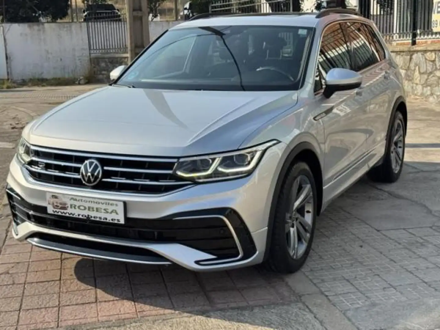 Volkswagen Tiguan 2.0TDI R-Line DSG 110kW Gris - 1