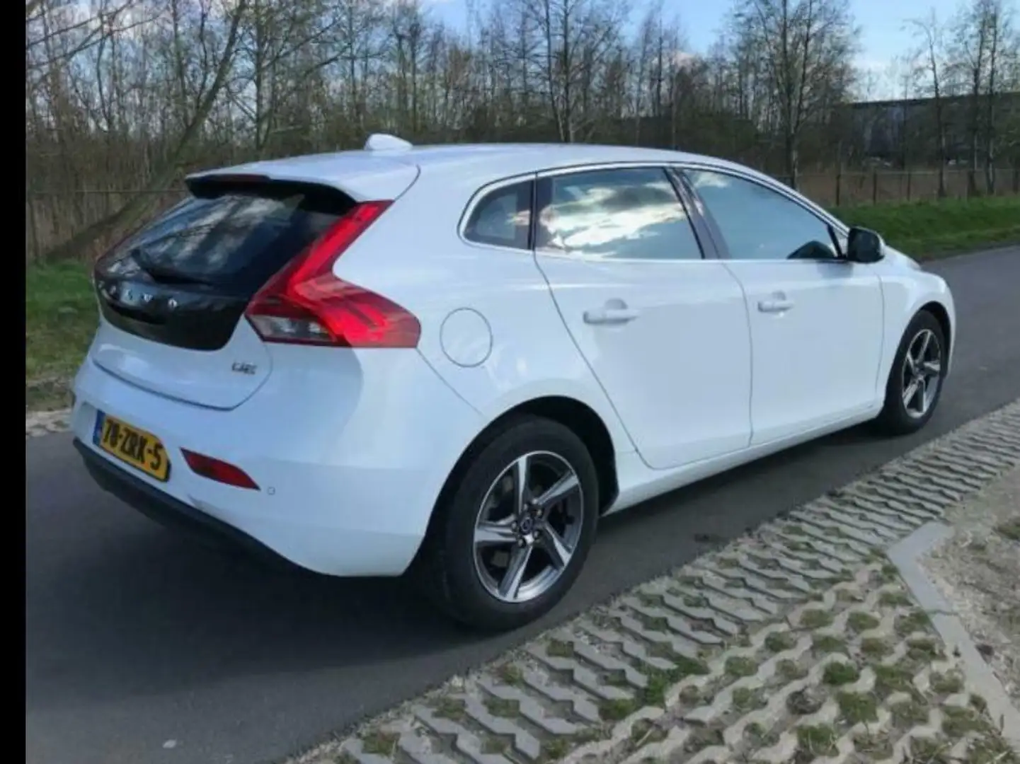 Volvo V40 V40 1.6 D2 Momentum Alb - 2