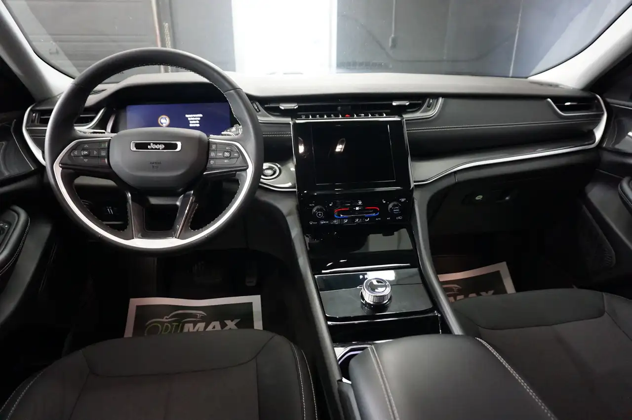 Jeep Grand Cherokee снимка Jeep Grand Cherokee