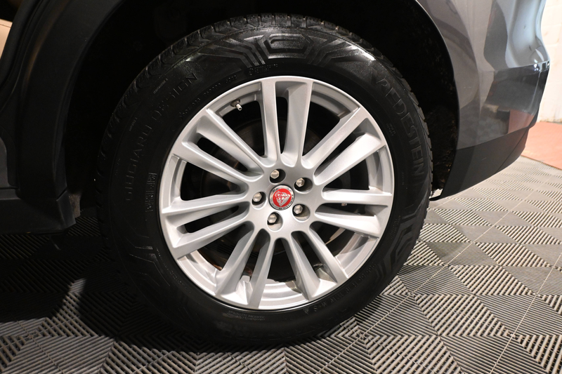 Jaguar F-Pace 2.0 D AWD SPORT / CAMERA / XENON / CARPLAY / PDC !! — photo 10