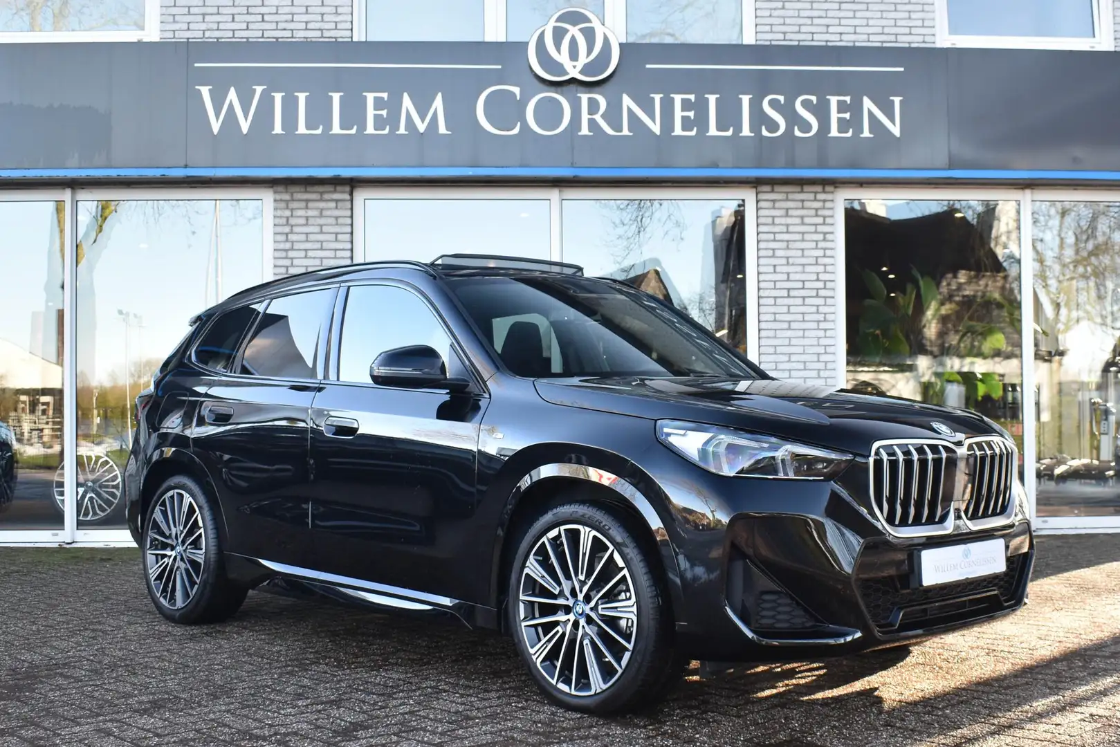 BMW X1 xDrive25e M-Sport Pano ACC Camera Head-Up 20" Schwarz - 1