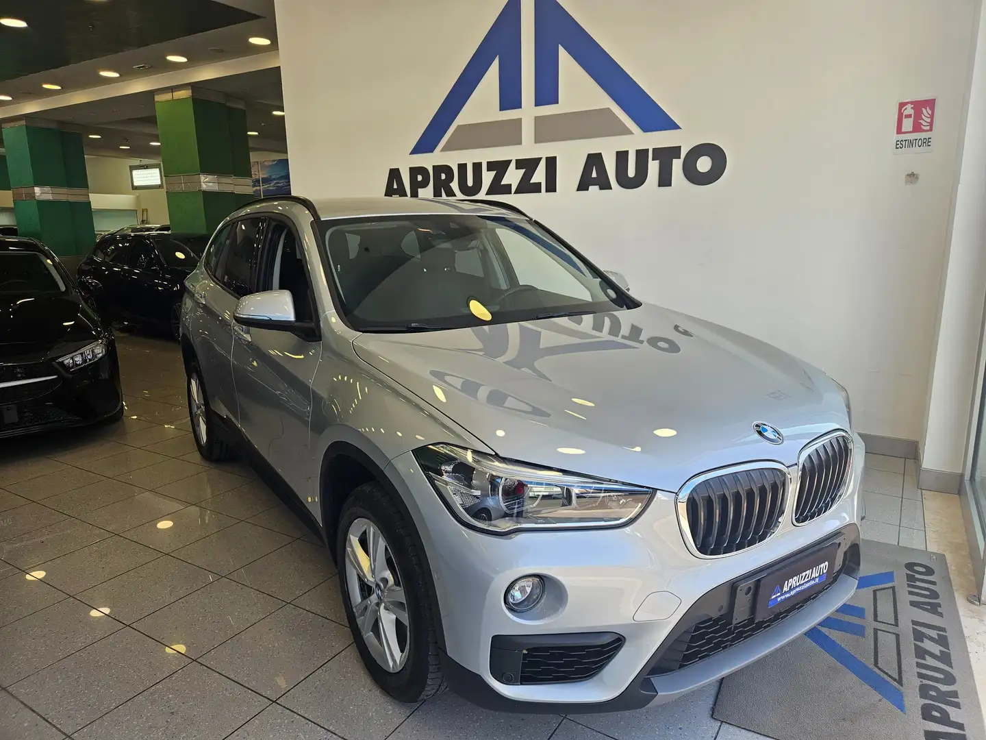BMW X1 X1 sdrive18d Business auto NAVI SENSORI Argento - 1