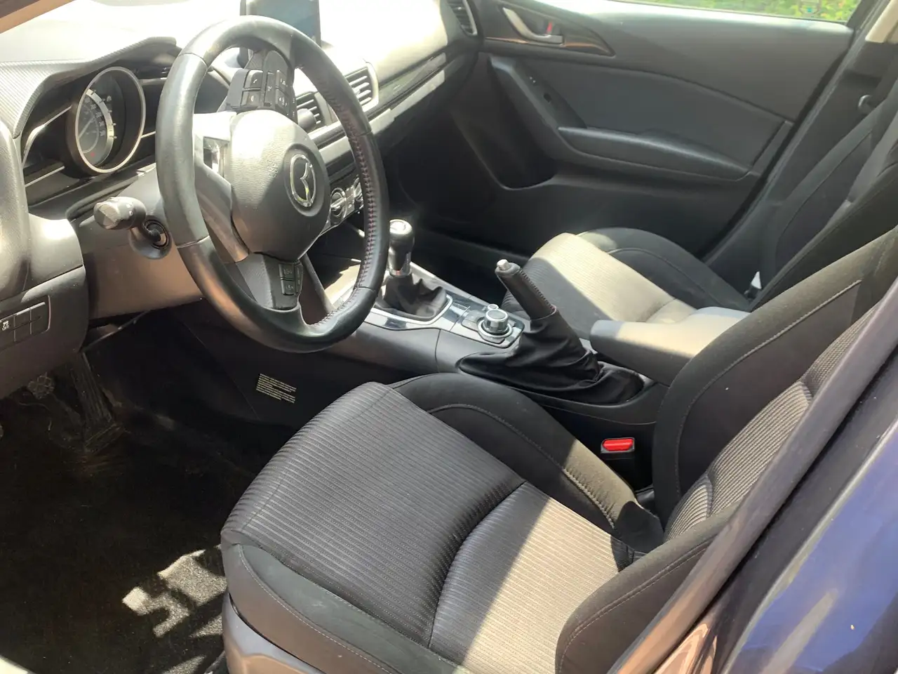 Mazda 3 снимка Mazda 3