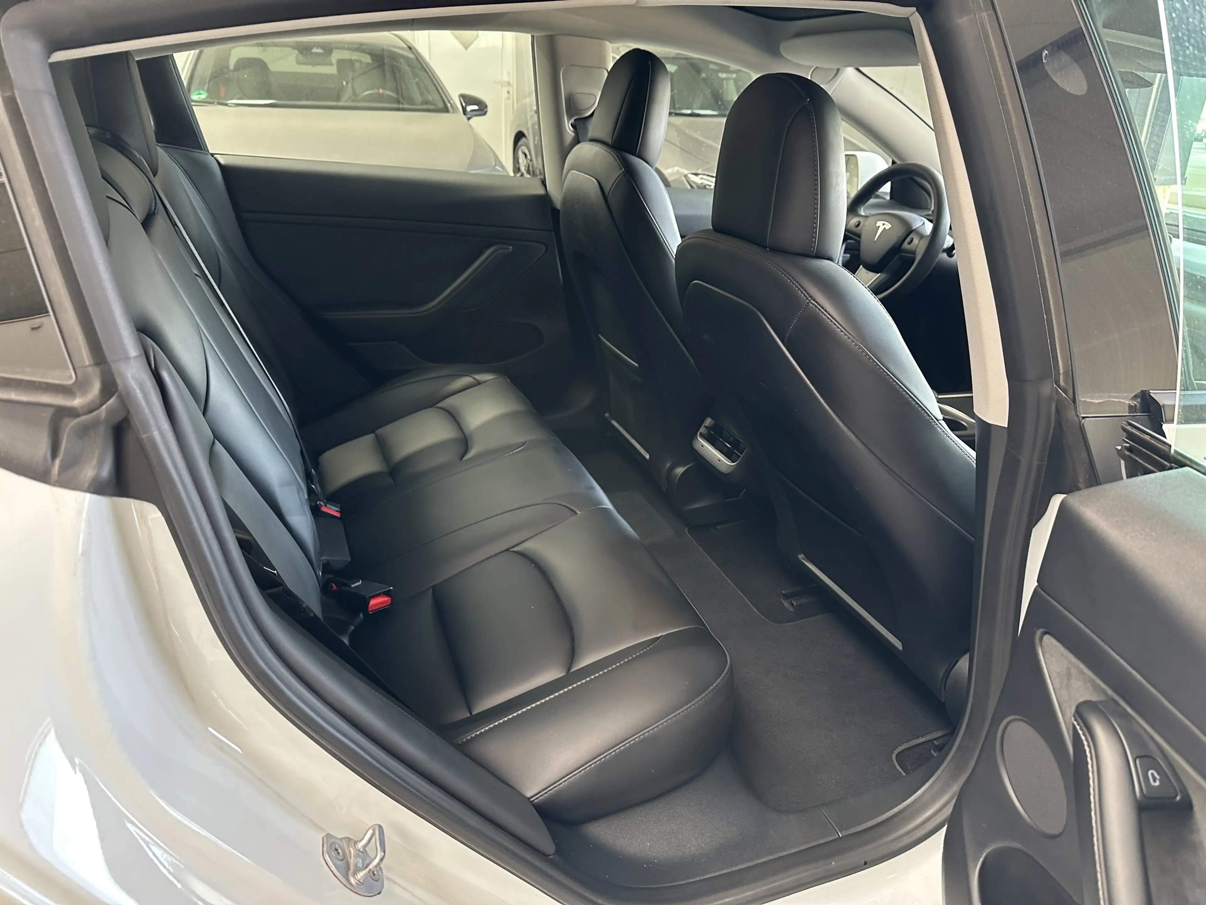 Tesla Model 3 LR Dual AWD AHK Pano Ryzen Wärmepumpe — photo 14