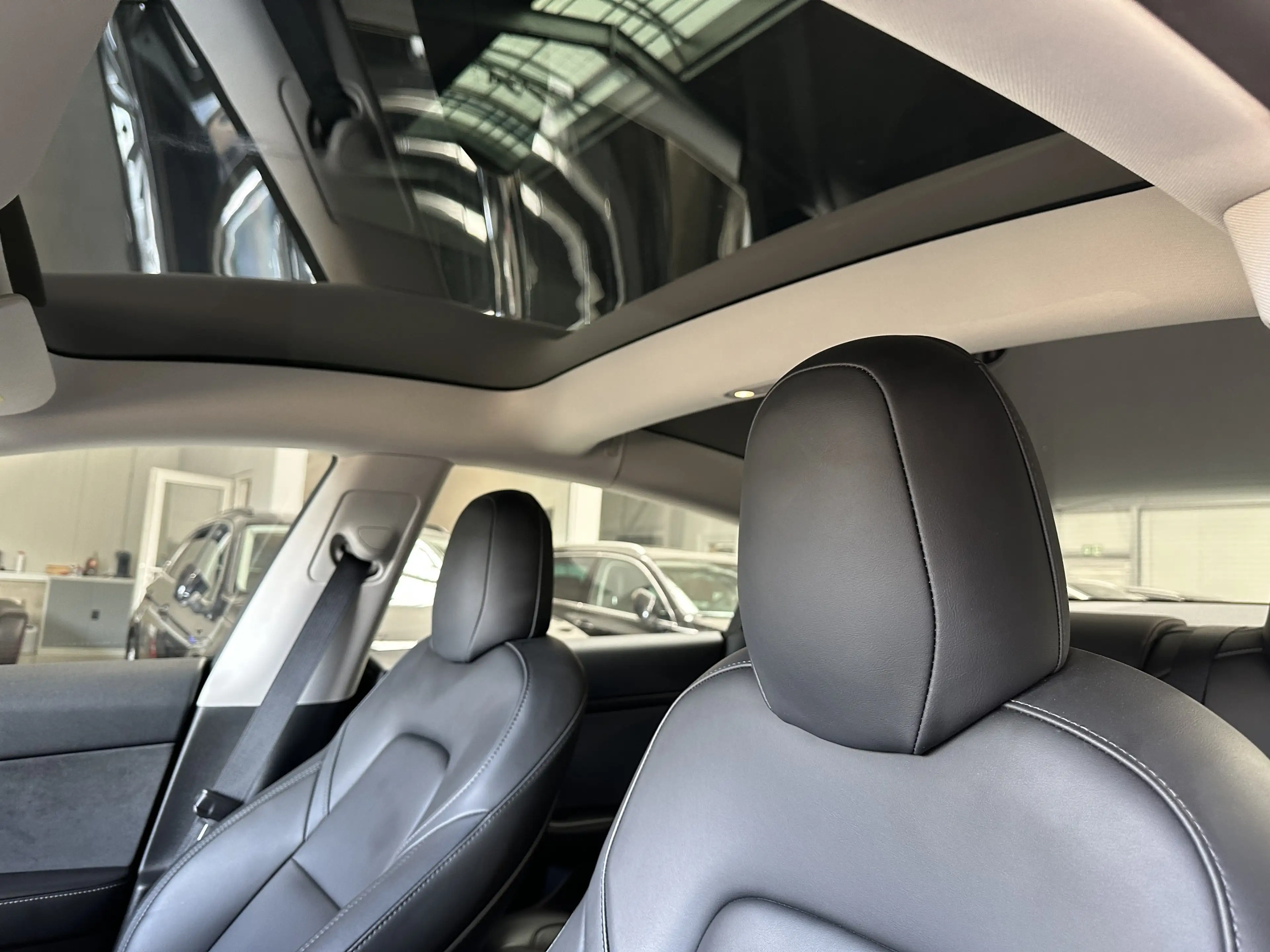 Tesla Model 3 LR Dual AWD AHK Pano Ryzen Wärmepumpe — photo 11