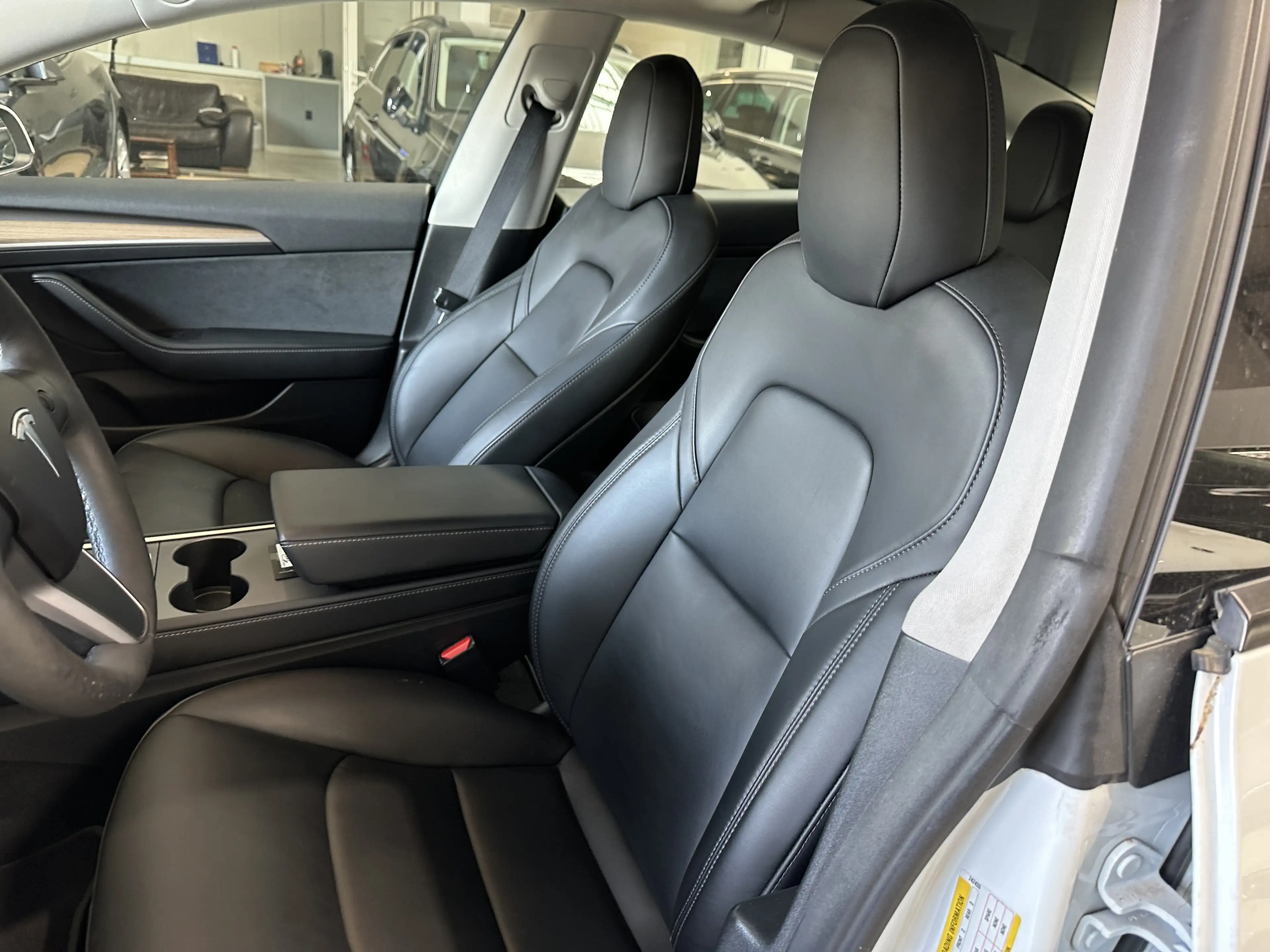 Tesla Model 3 LR Dual AWD AHK Pano Ryzen Wärmepumpe — photo 12