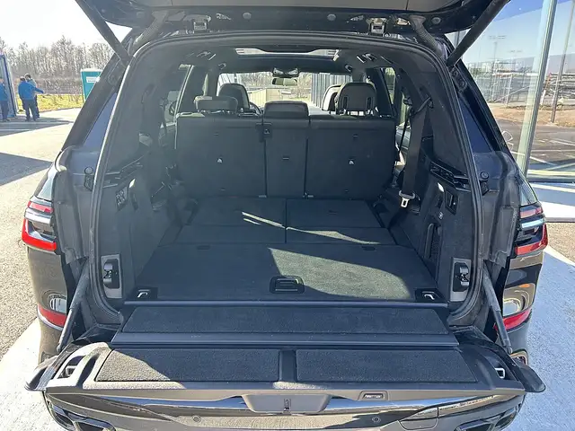 BMW X7 M 60i xDrive 48V Aut. / AHK / Sky Lounge / Standh... Ansicht 14
