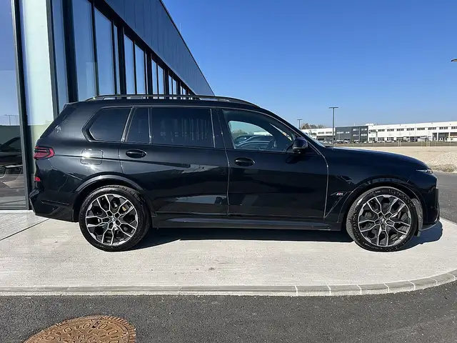 BMW X7 M 60i xDrive 48V Aut. / AHK / Sky Lounge / Standh... Ansicht 4