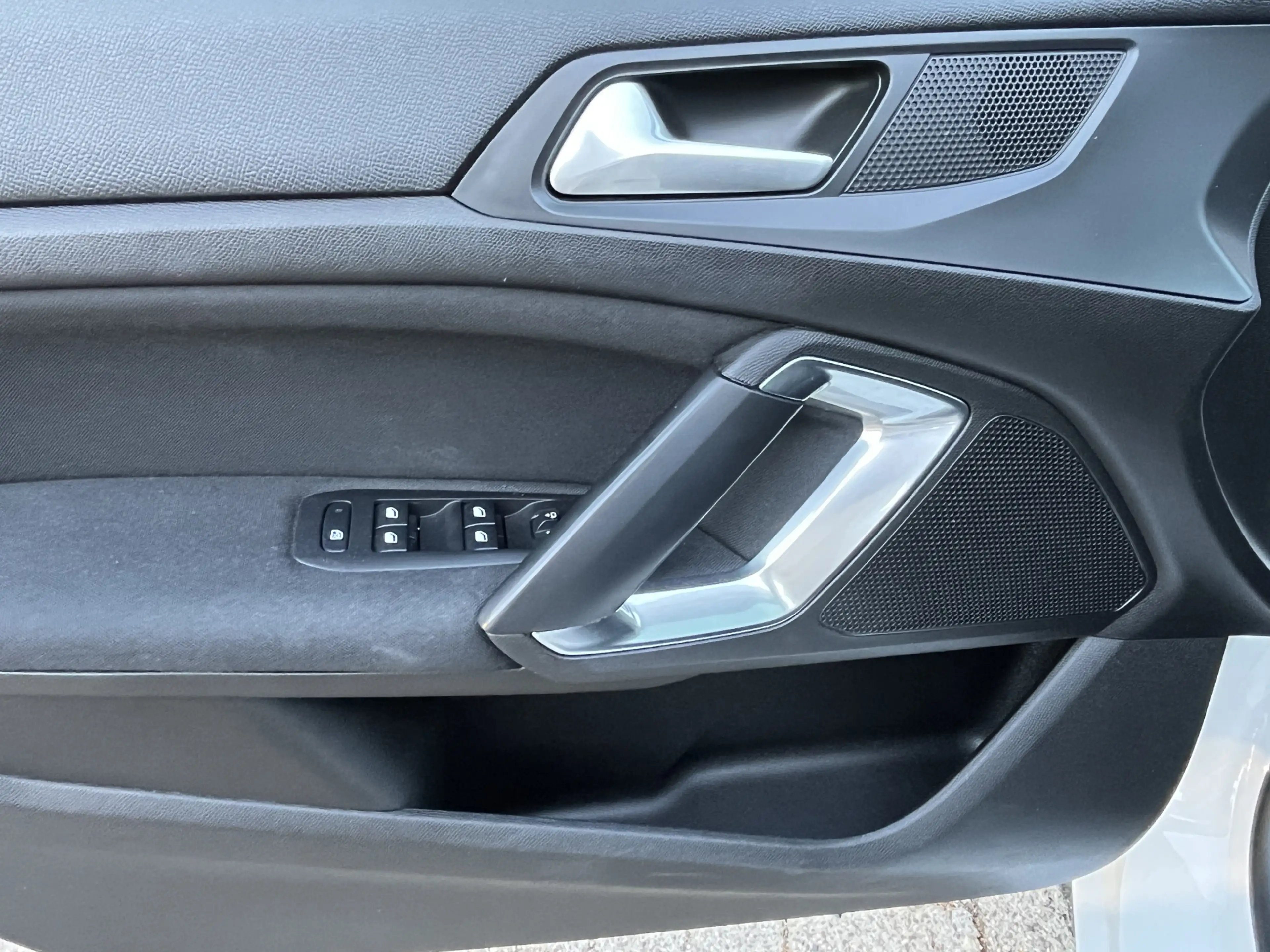 Peugeot 308 SW 1.2 PureTech Blue Lease Executive DAB+ — photo 7