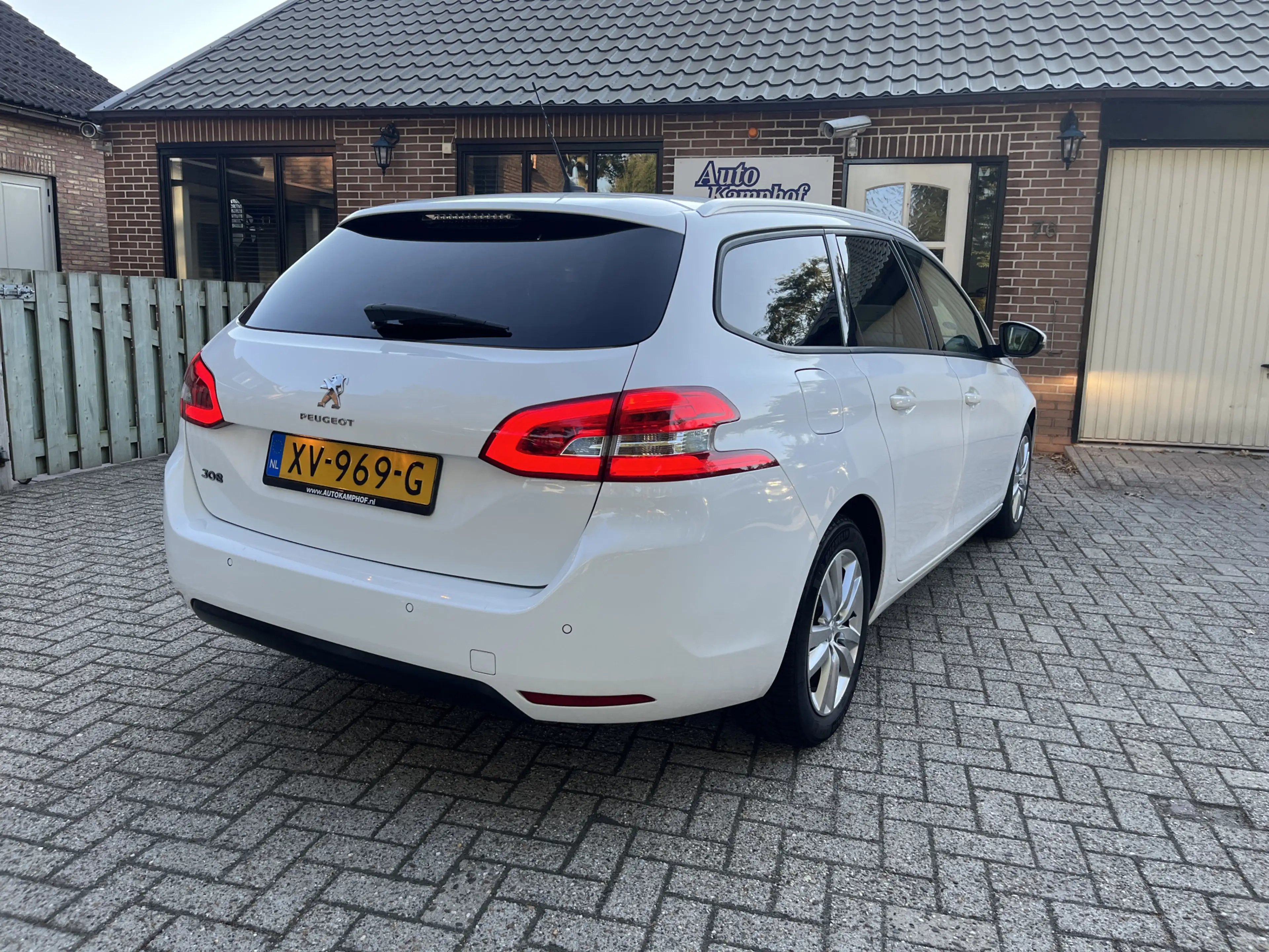 Peugeot 308 SW 1.2 PureTech Blue Lease Executive DAB+ — photo 20