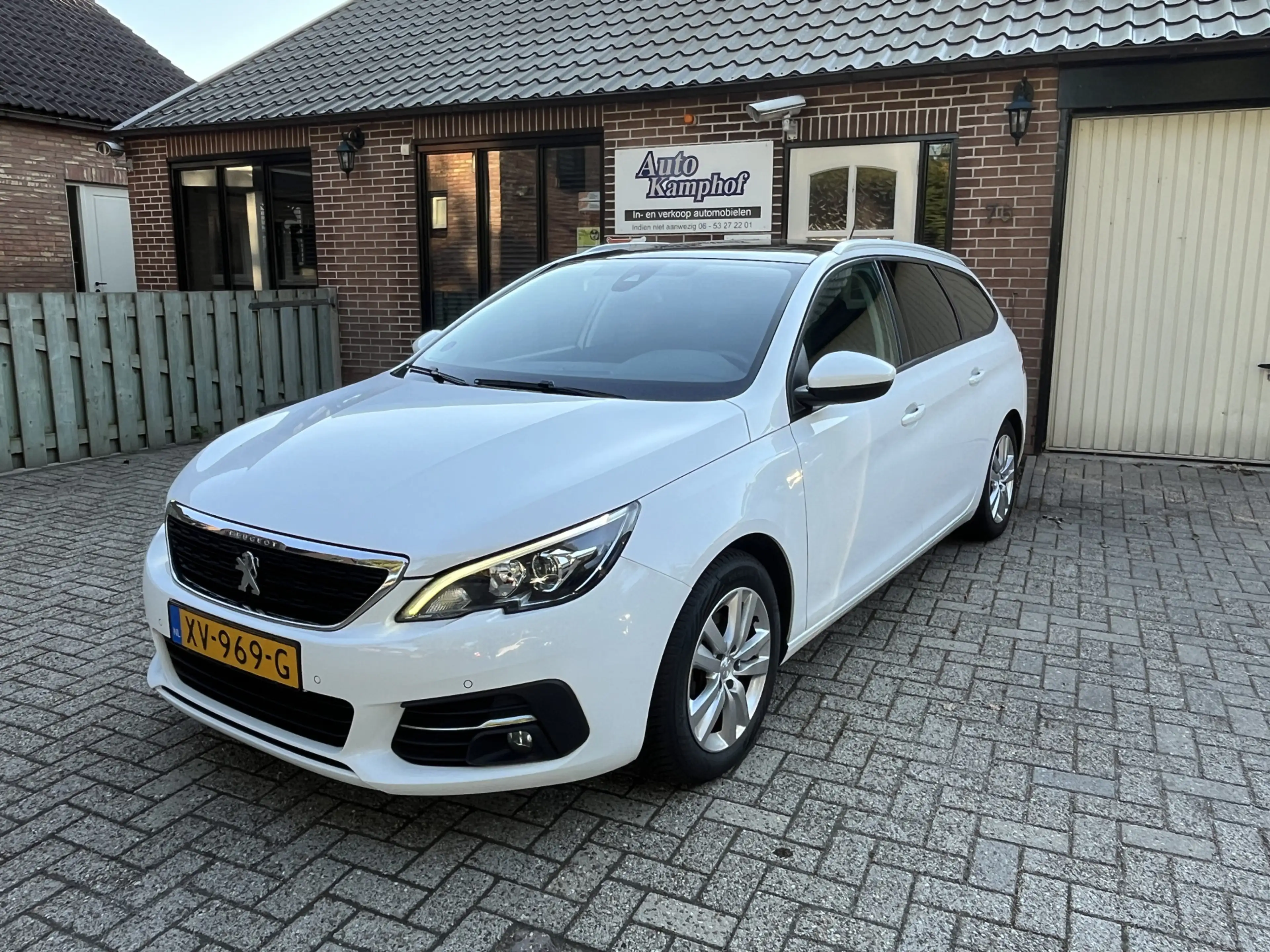Peugeot 308 SW 1.2 PureTech Blue Lease Executive DAB+ — photo 2