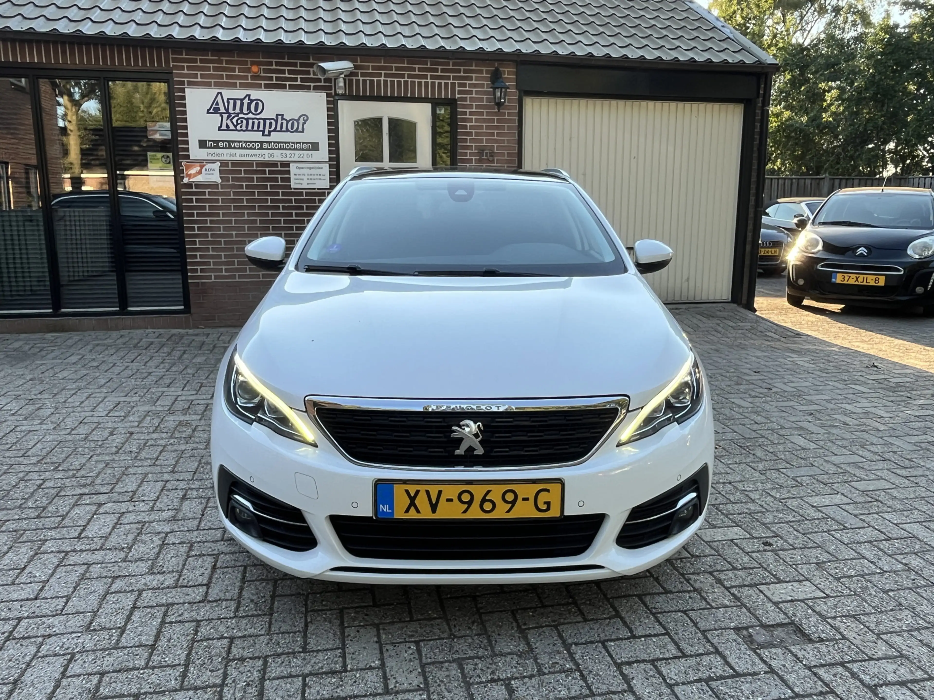 Peugeot 308 SW 1.2 PureTech Blue Lease Executive DAB+ — photo 3