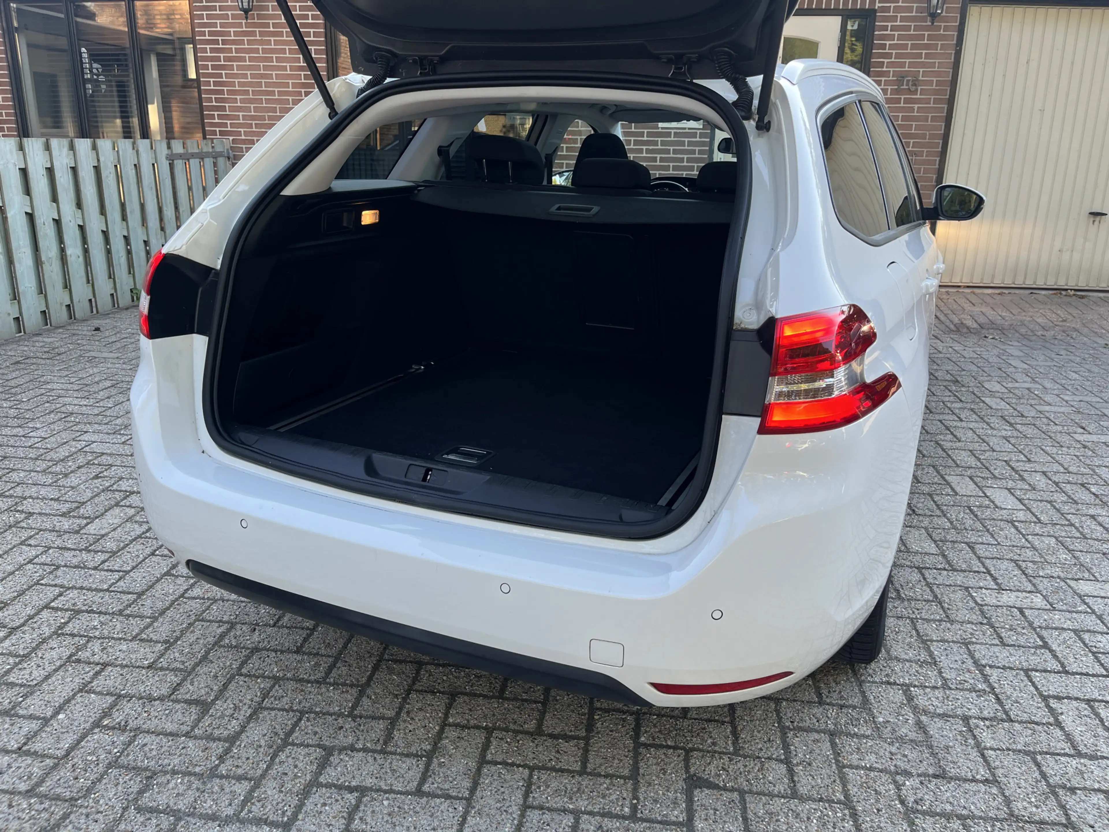 Peugeot 308 SW 1.2 PureTech Blue Lease Executive DAB+ — photo 23