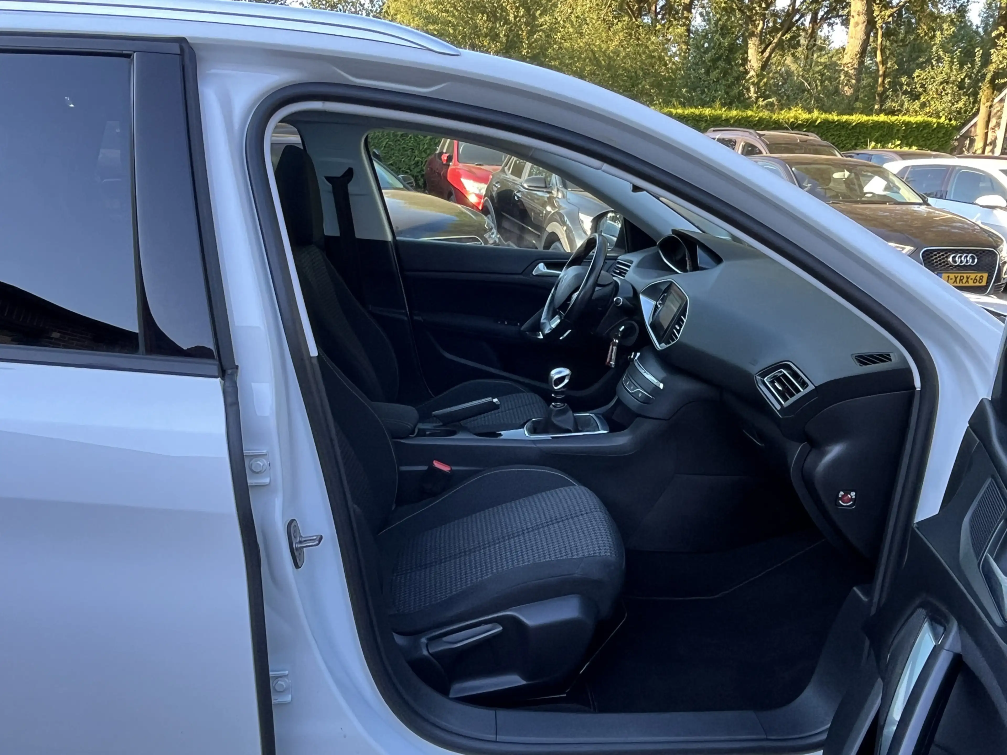 Peugeot 308 SW 1.2 PureTech Blue Lease Executive DAB+ — photo 10