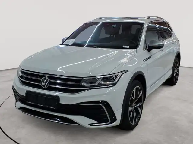 Volkswagen Tiguan Allspace view 2