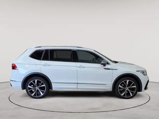 Volkswagen Tiguan Allspace view 3