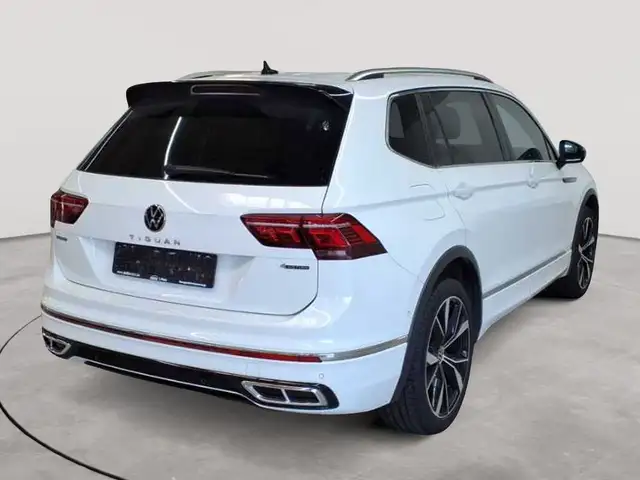 Volkswagen Tiguan Allspace view 4