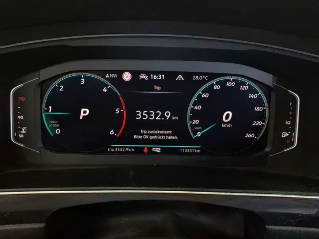 Volkswagen Tiguan Allspace view 11