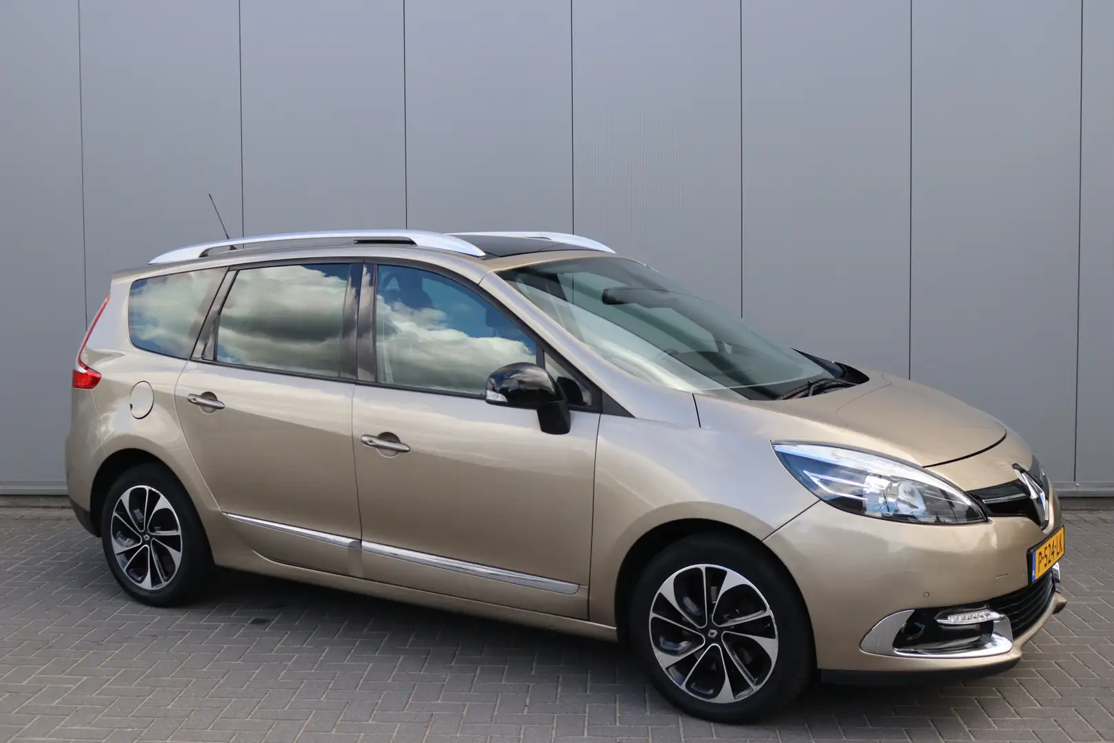 Renault Grand Scenic 1.2 TCe 130PK Limited 7p. Navigatie/Panoramadak/Pa Bruin - 2
