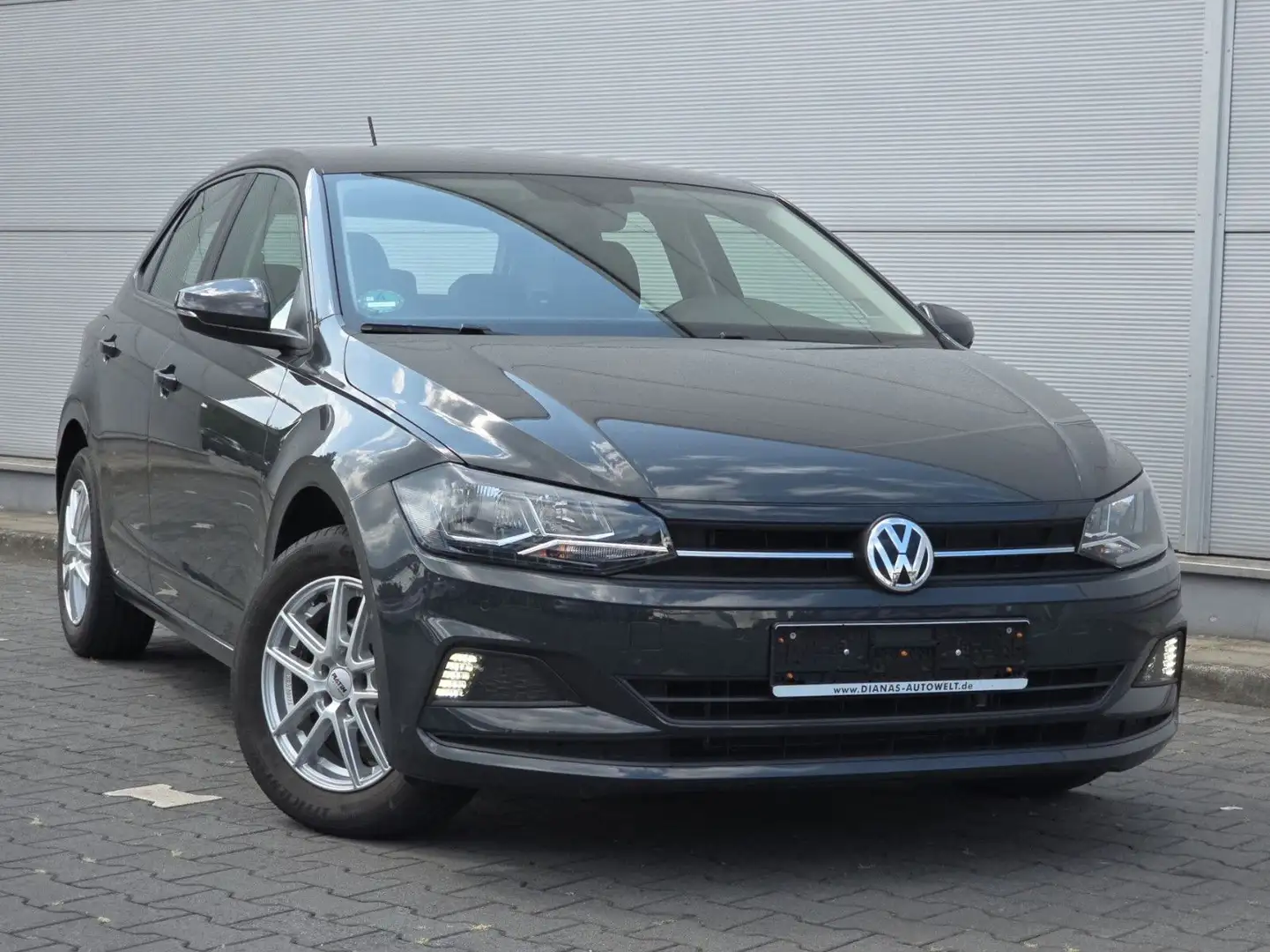 Volkswagen Polo Grau - 1
