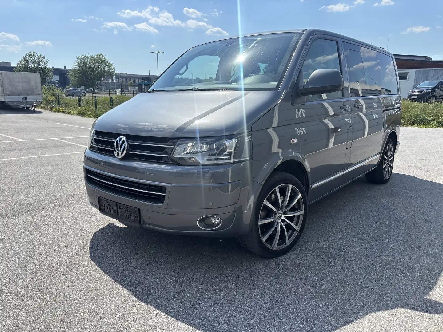 Volkswagen T5 Multivan Multivan Highline 2,0 BiTDI D-PF Highline Grau - 1