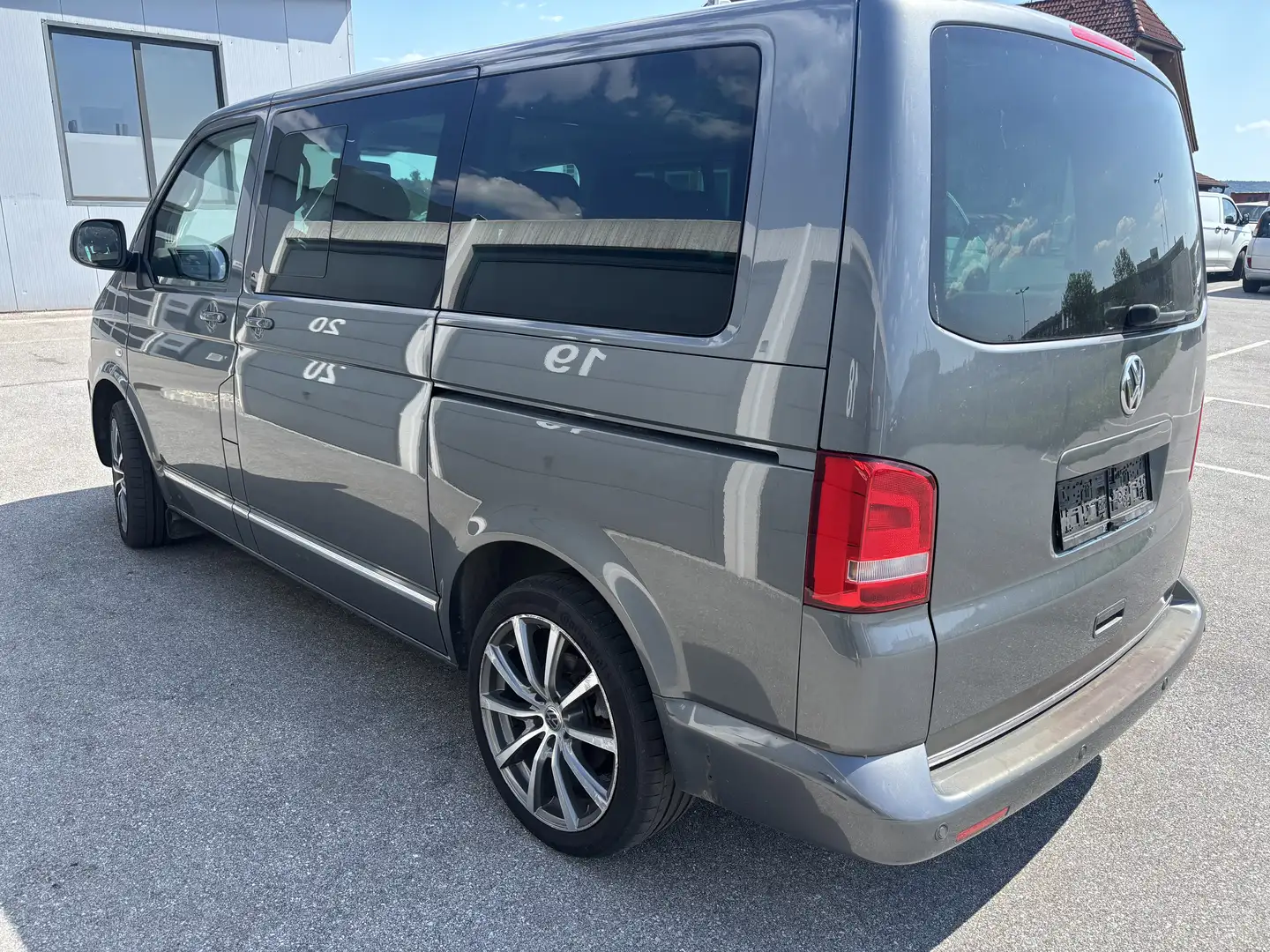 Volkswagen T5 Multivan Multivan Highline 2,0 BiTDI D-PF Highline Grau - 2