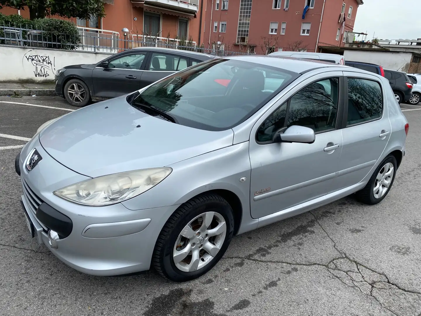 Peugeot 307 5p 1.6 hdi 16v c/clima Silber - 1