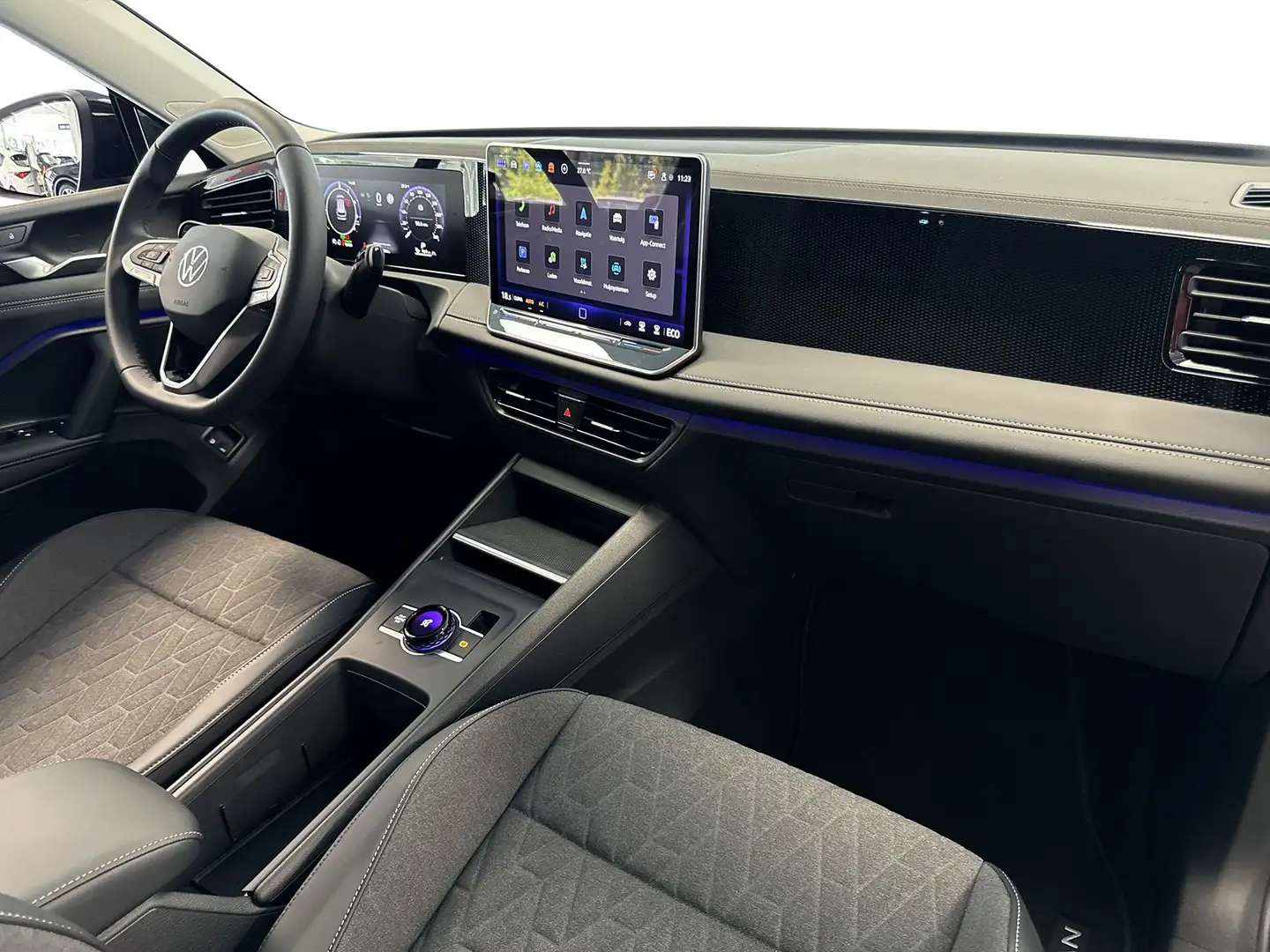 Volkswagen Tiguan 1.5 eHybrid 204pk DSG Life Edition | Verwarmbare s Zwart - 2