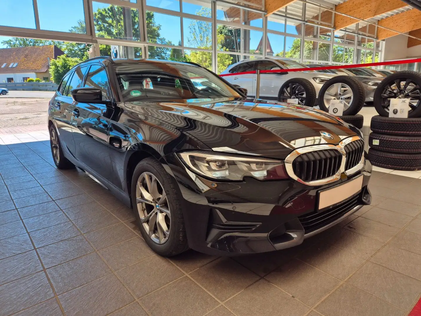 BMW 320 dT Sport Line LED Virtual-Cockpit AHK Hifi Noir - 2