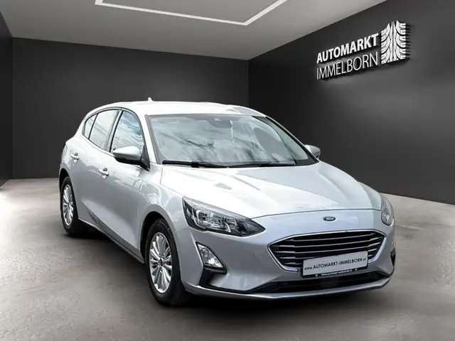 Ford Focus view 2