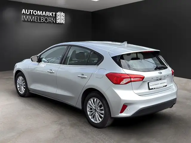 Ford Focus view 5