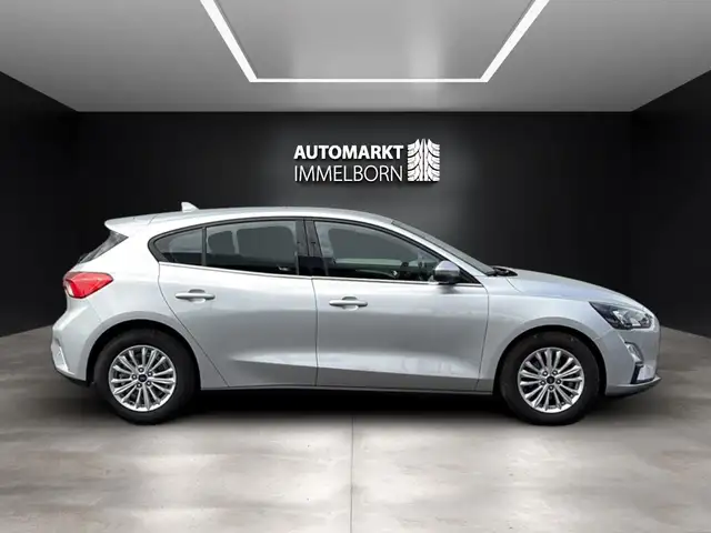 Ford Focus view 7