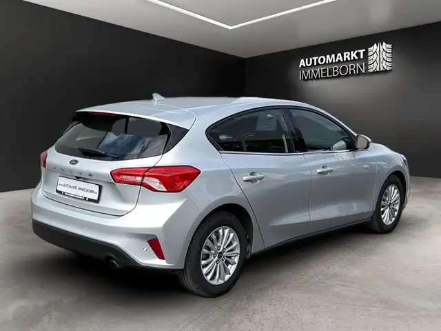 Ford Focus view 6