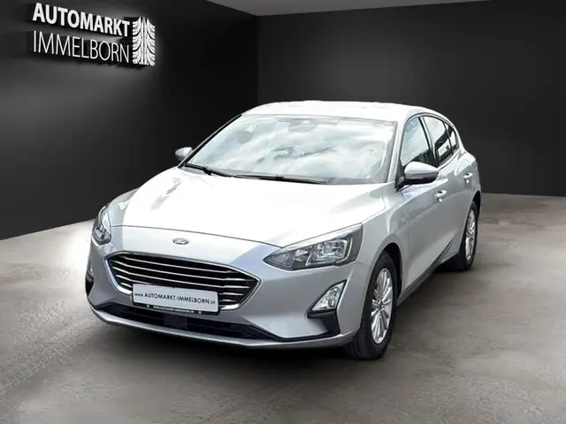 Ford Focus view 3