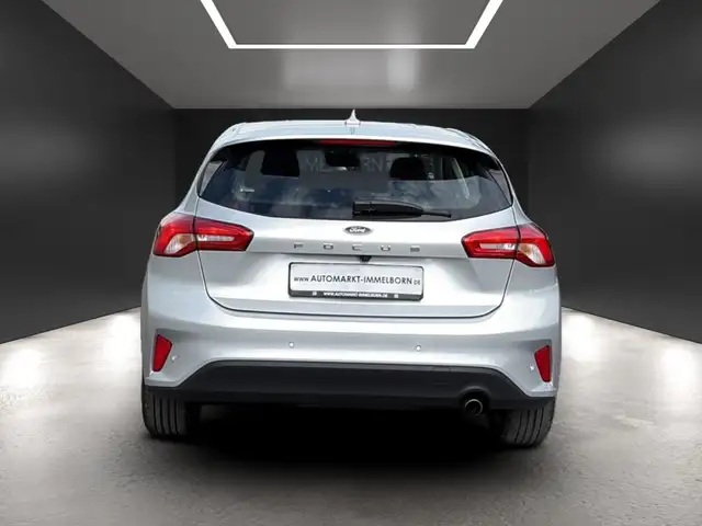 Ford Focus view 9