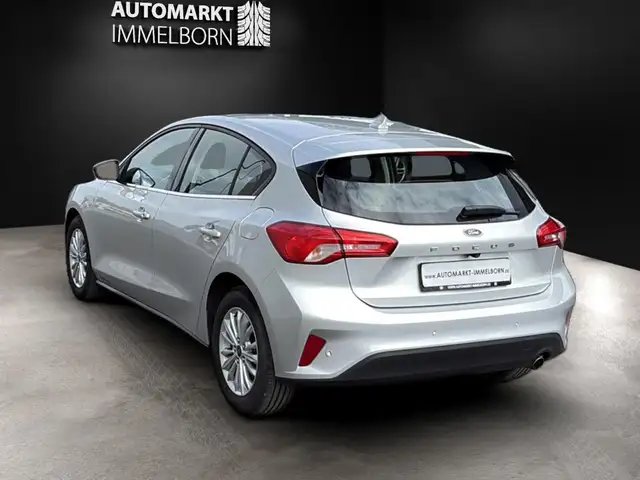 Ford Focus view 10