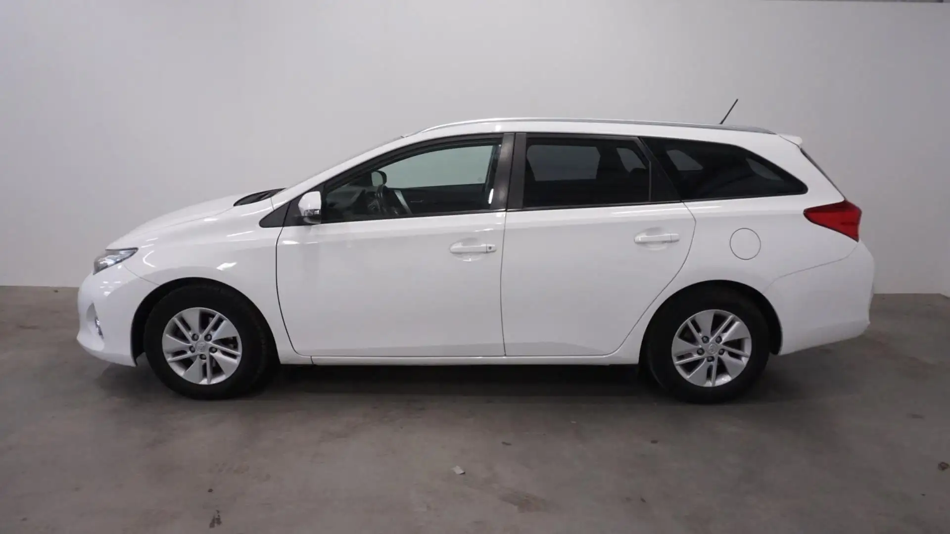 Toyota Auris Touring Sports 1.8 Hybrid Aspiration Bianco - 2