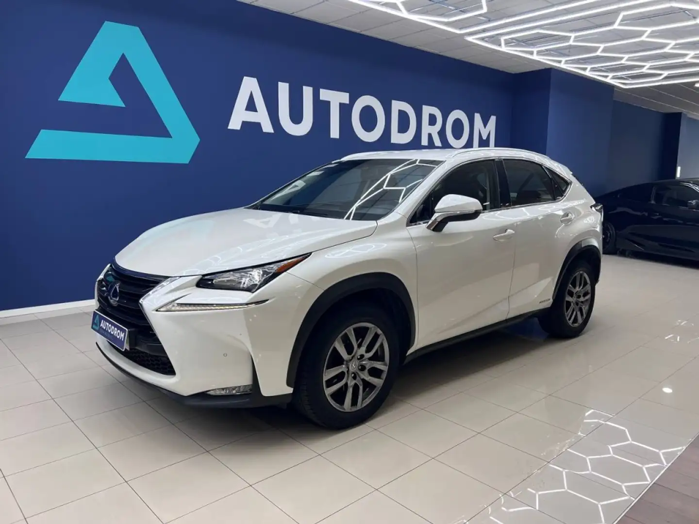 Lexus NX 300 300h Executive 4WD Biały - 1