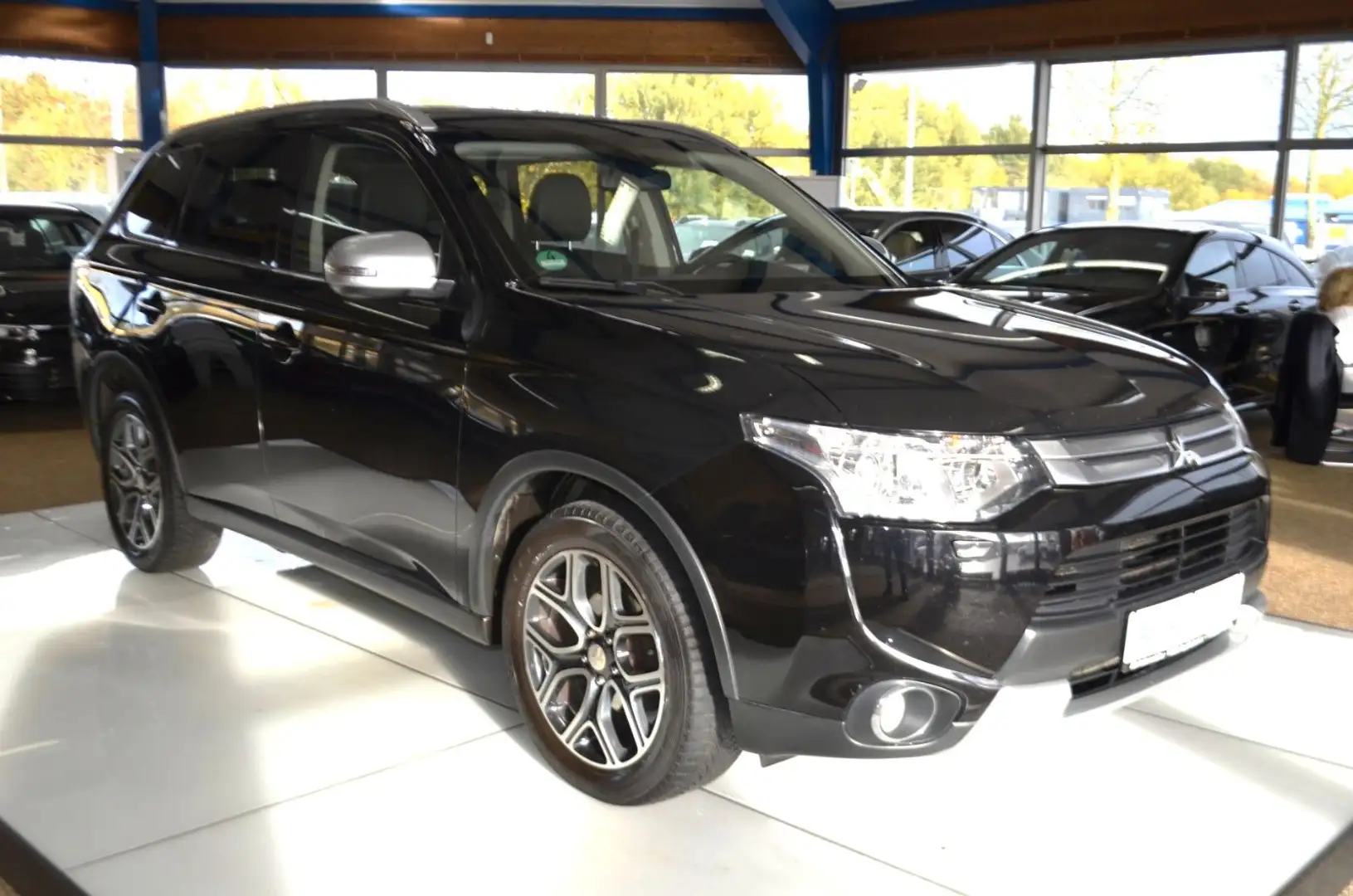 Mitsubishi Outlander Style+ Instyle 4WD NAVI / XENON /LEDER Noir - 2