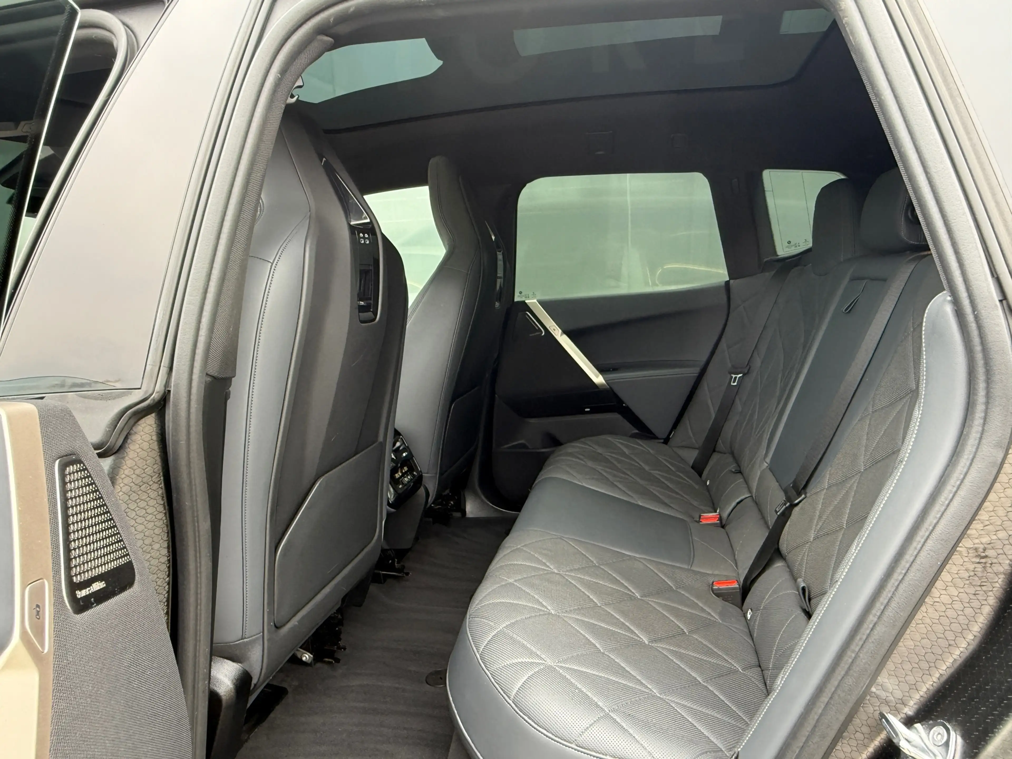 BMW iX XDrive40 High Executive 77 kWh 96% soh PANO|B&W|Tr — photo 13