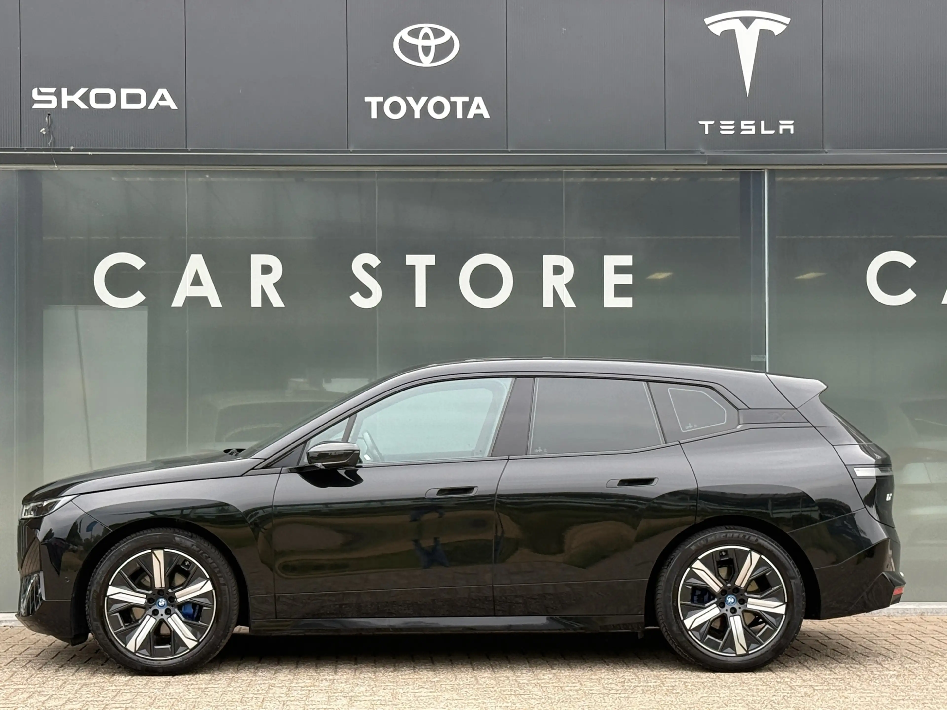 BMW iX XDrive40 High Executive 77 kWh 96% soh PANO|B&W|Tr — photo 9