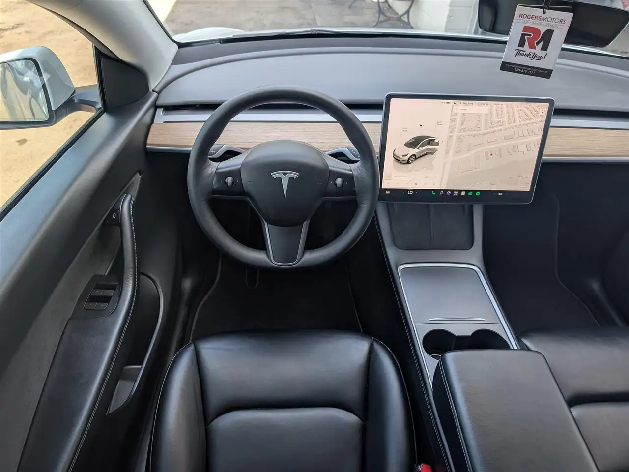 Tesla Model Y fotografie Tesla Model Y