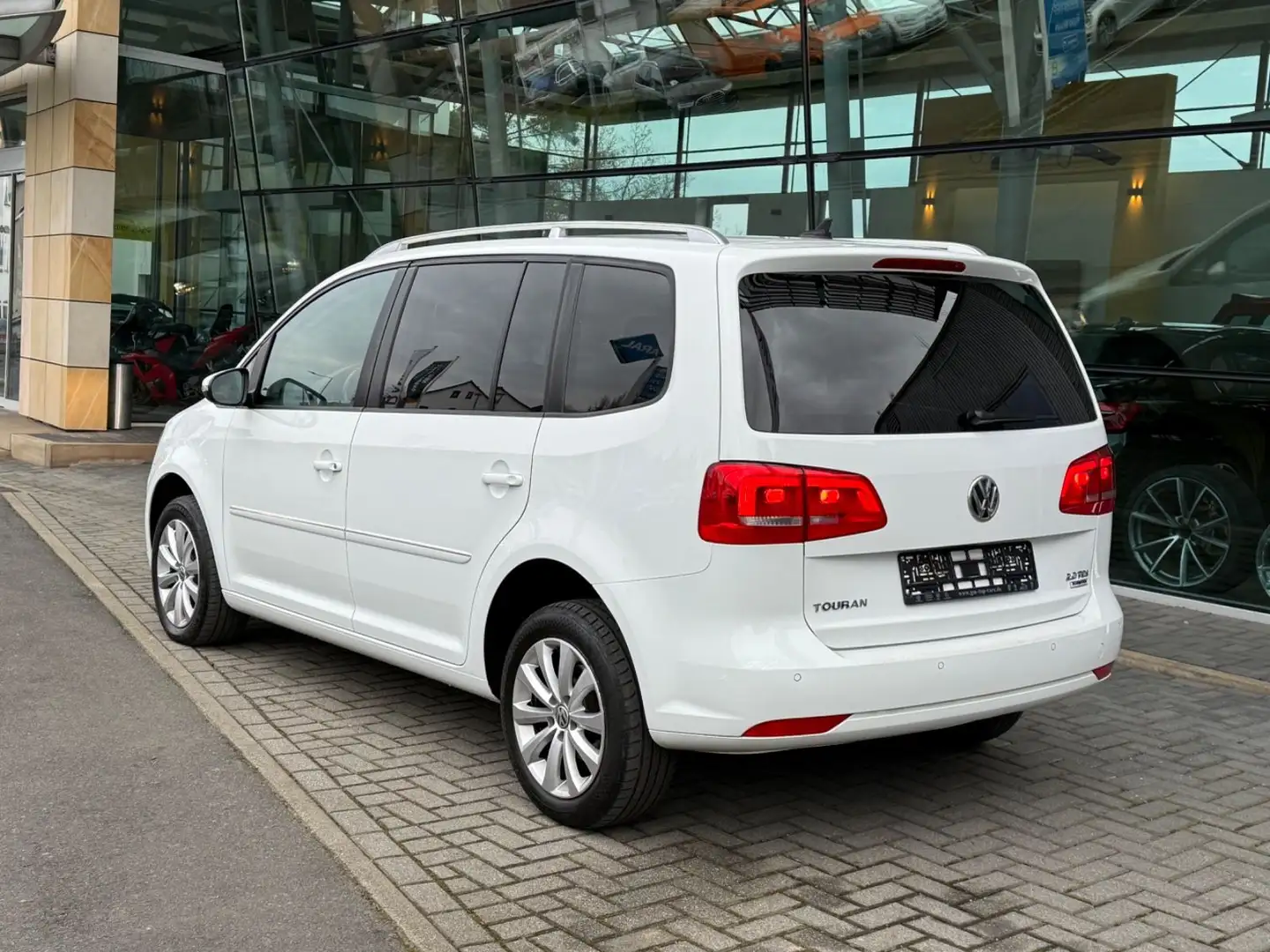 Volkswagen Touran Highline 2.0 TDI DSG PDC Navi Tempo AHK Blanc - 2