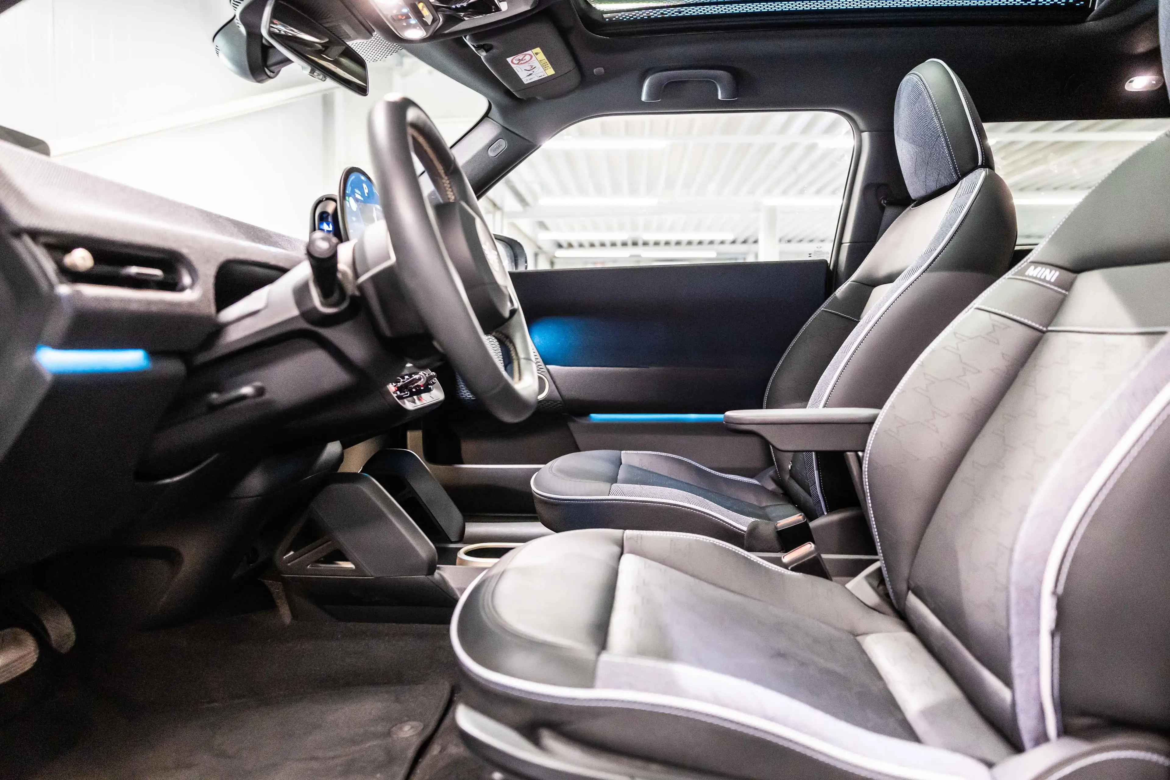 MINI Cooper SE Classic Trim - Pack M| PANO — photo 10