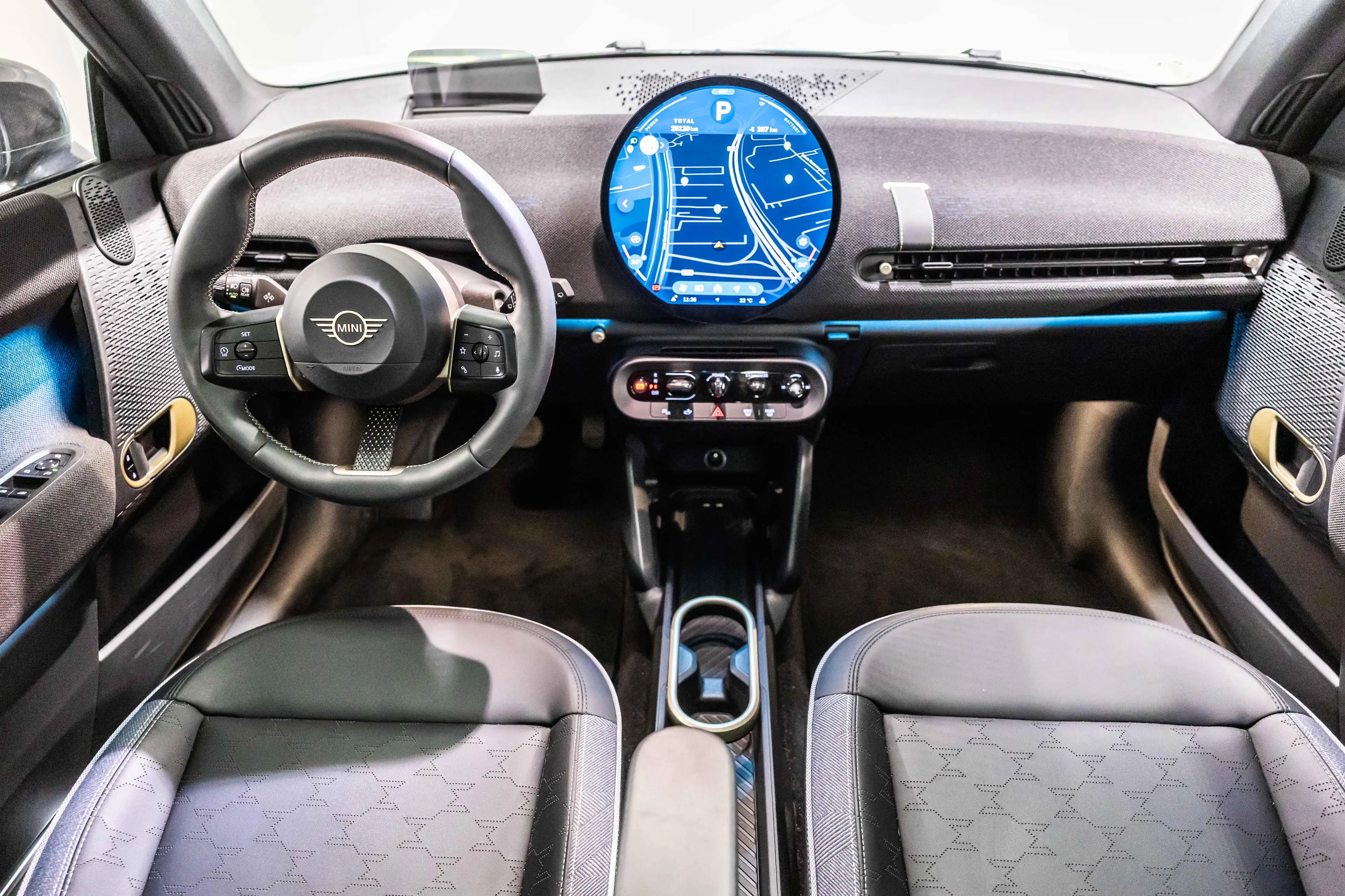 MINI Cooper SE Classic Trim - Pack M| PANO — photo 8