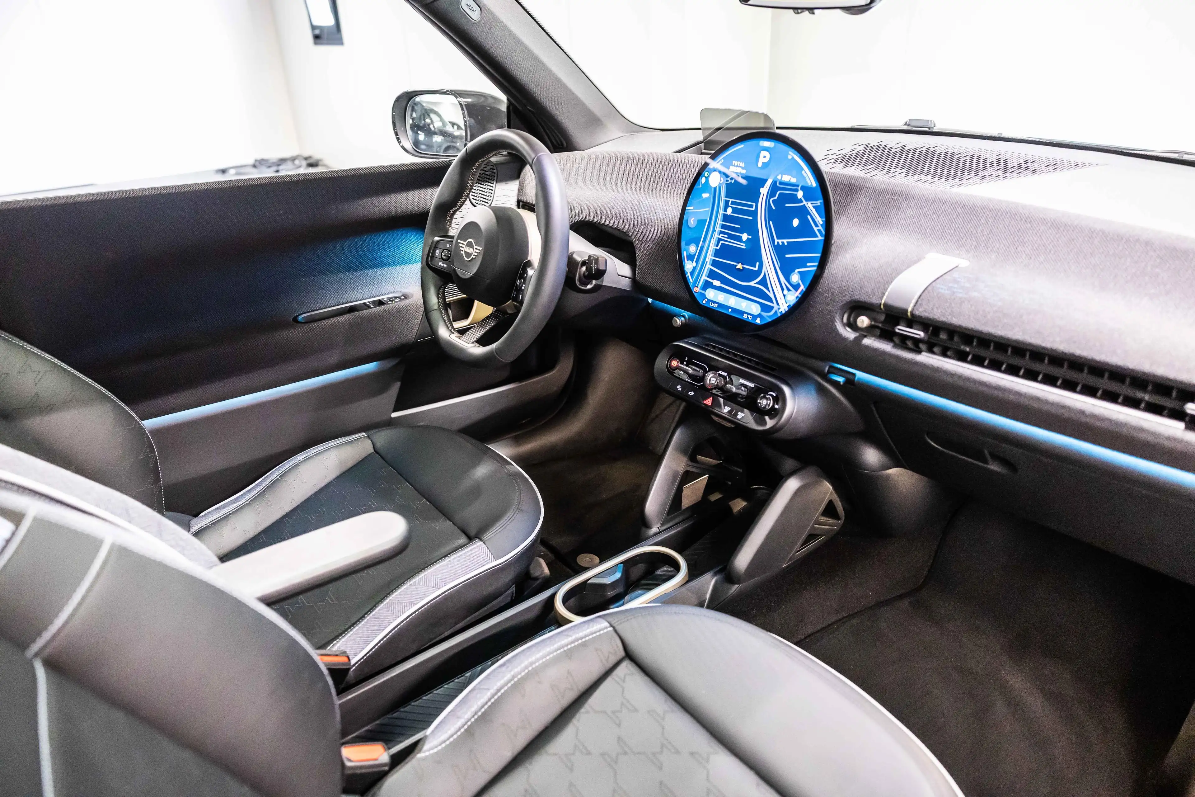 MINI Cooper SE Classic Trim - Pack M| PANO — photo 9