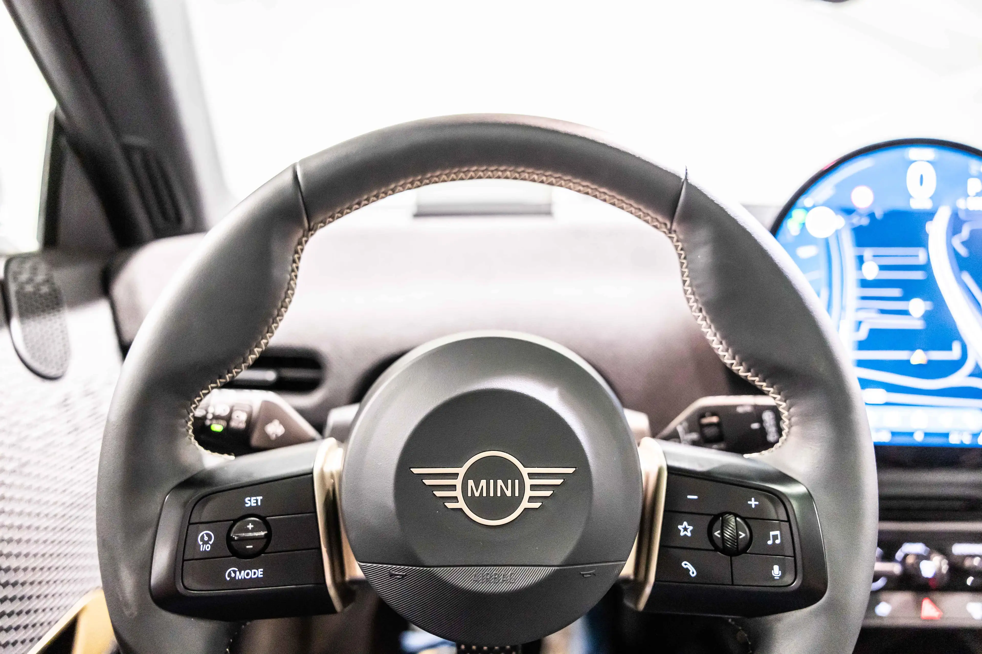 MINI Cooper SE Classic Trim - Pack M| PANO — photo 15
