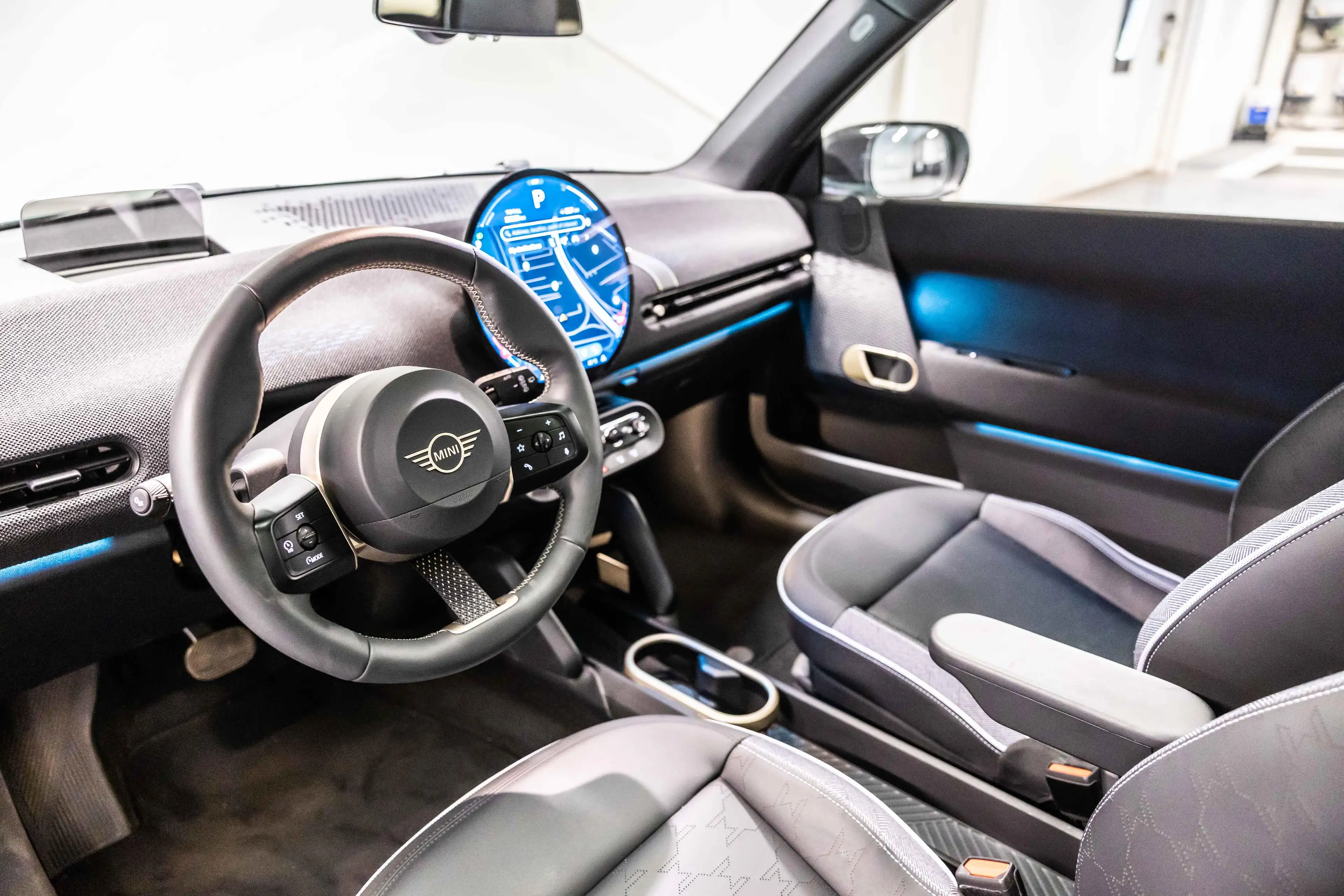 MINI Cooper SE Classic Trim - Pack M| PANO — photo 7